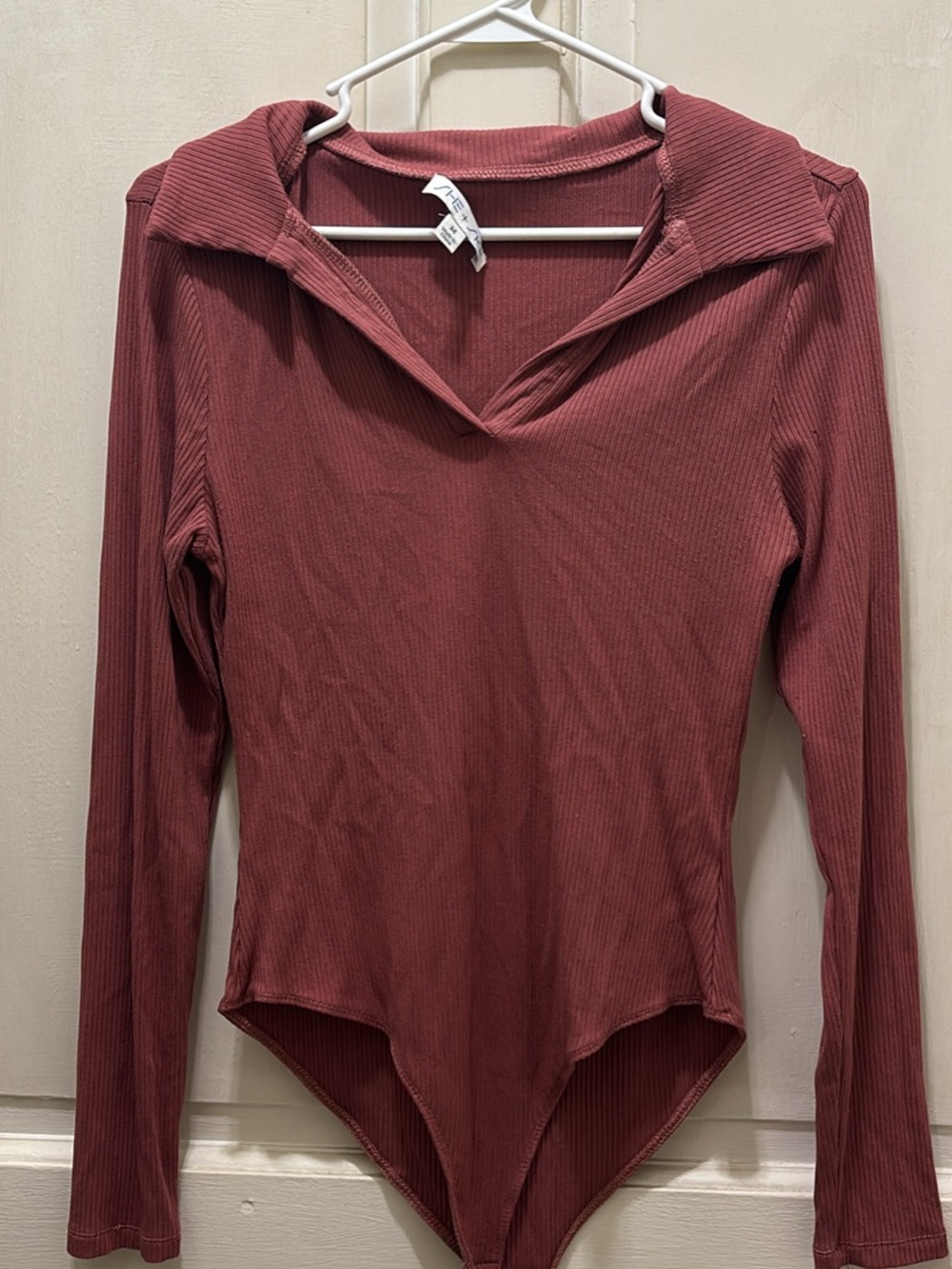 She + Sky Ribbed V-Neck Long Sleeve Bodysuit in Dusty Rose